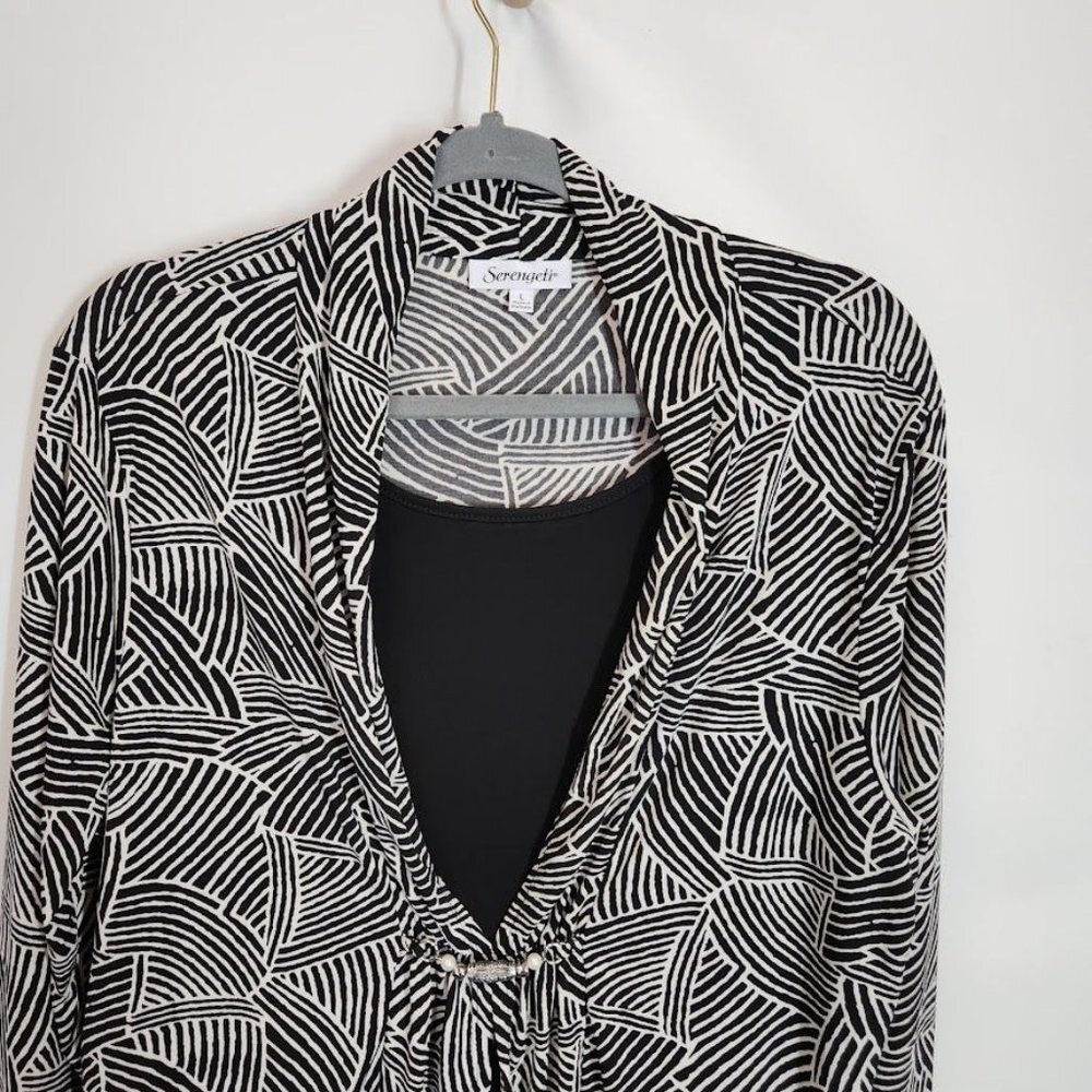 Serengeti Geometric Print Blouse in Black and White - Size large - Picture 2 of 6